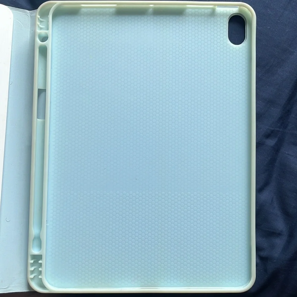 I Pad case with Bluetooth keyboard